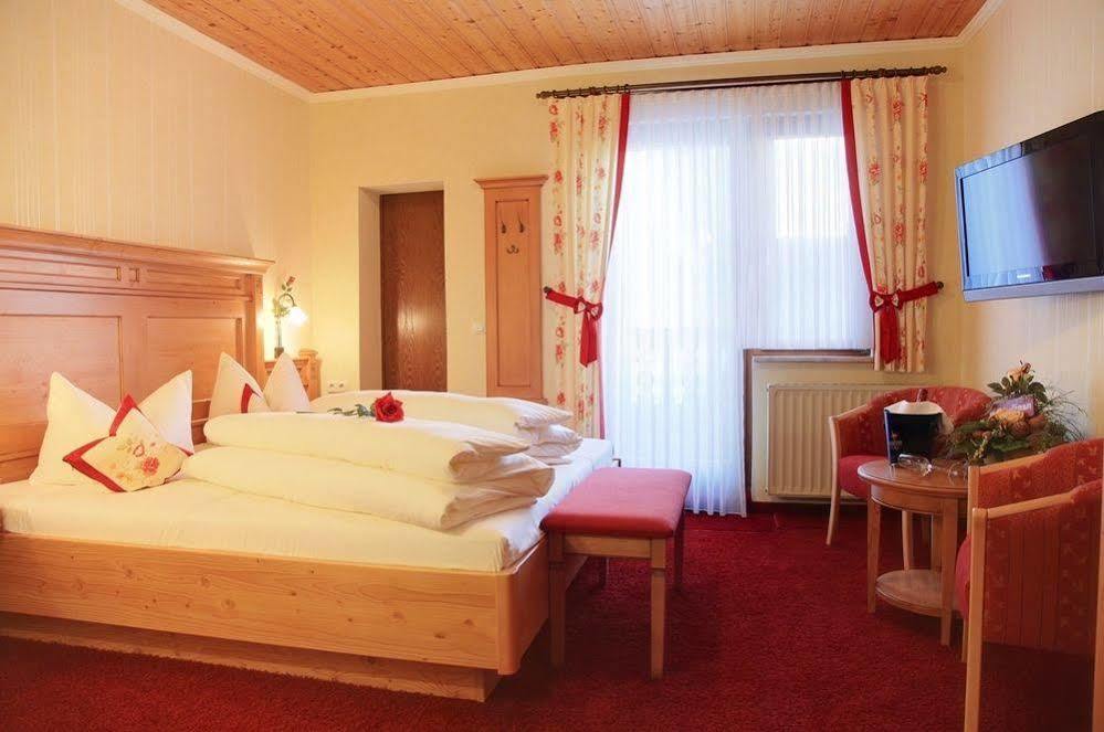 Landhotel Zur Grünen Kutte Bernshausen Exterior foto